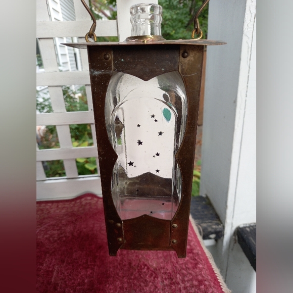 Vintage Lantern Style Decanter with a square glass bottle and people silhouettes - Picture 10 of 10